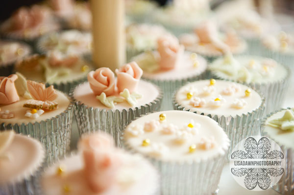 rose cup cakes pink and green