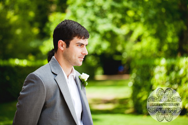 groom waiting for his bride ceremony