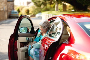 Mother of the bride arrives