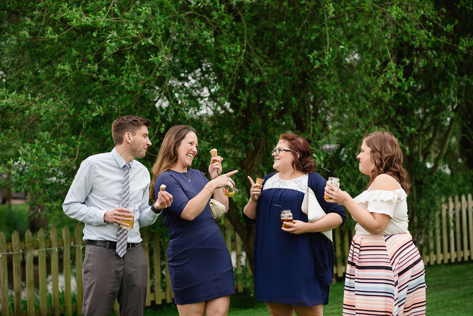 Garden Wedding, Guests