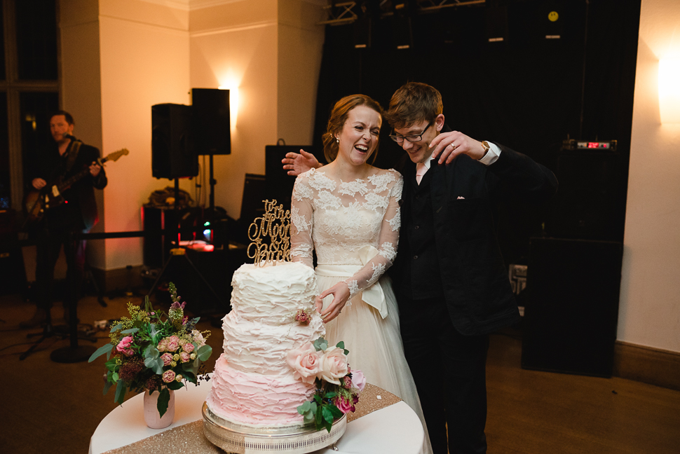 Combe Lodge Wedding, cutting the cake