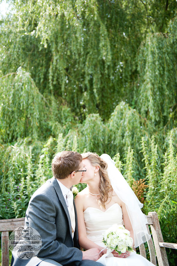 Kissing by the willow tree